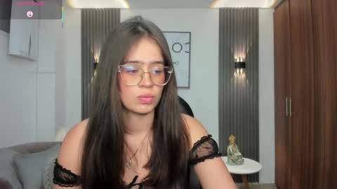 Snapshot of nanaa_snow chatting on 05-19-26, 04:08 Nanaa snow online show from 05-19-26, 04:08