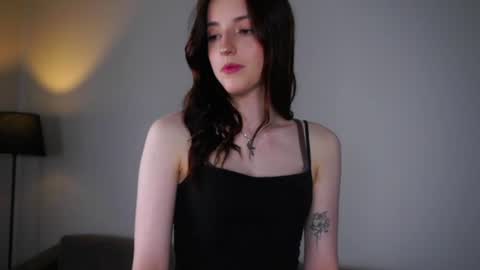 Elizabeth online show from 06-25-26, 02:22