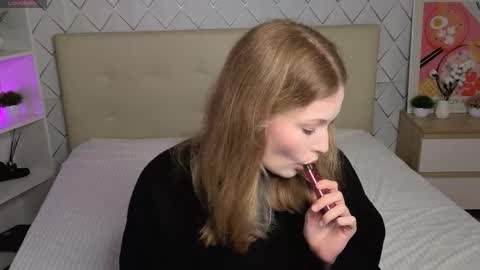 Maeve online show from 09-26-25, 02:43