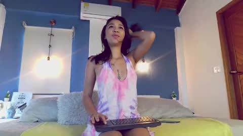 Nana Milan online show from 12-21-25, 12:34