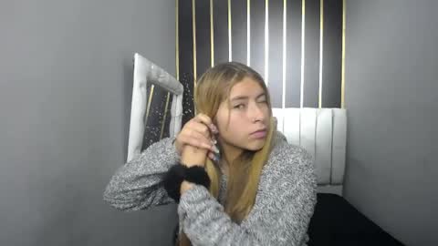 Snapshot of nancy_blonde chatting on 05-20-26, 12:33 nancy blonde online show from 05-20-26, 12:33