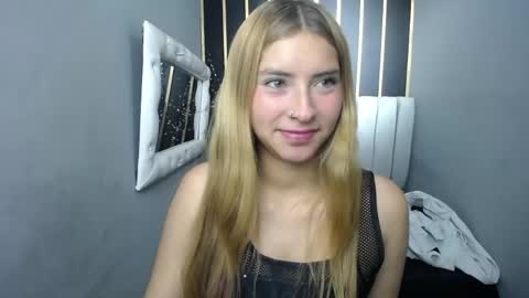 Snapshot of nancy_blonde chatting on 05-23-26, 12:20 nancy blonde online show from 05-23-26, 12:20