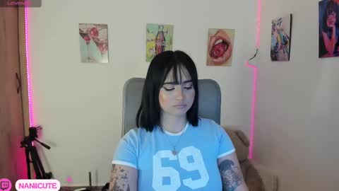Snapshot of naniicute chatting on 02-19-25, 04:01 ELLA online show from 02-19-25, 04:01