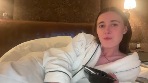 Naomi      online show from 06-01-26, 02:13