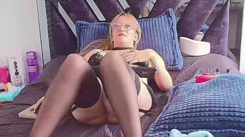 Snapshot of naomi_diamond_ chatting on 03-02-26, 06:26 Naomi online show from 03-02-26, 06:26