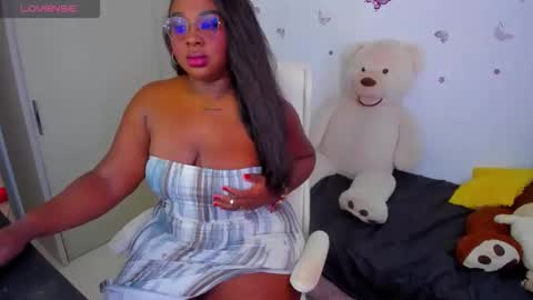 Snapshot of naomi_kiing chatting on 05-13-26, 02:36 Nathalia King online show from 05-13-26, 02:36