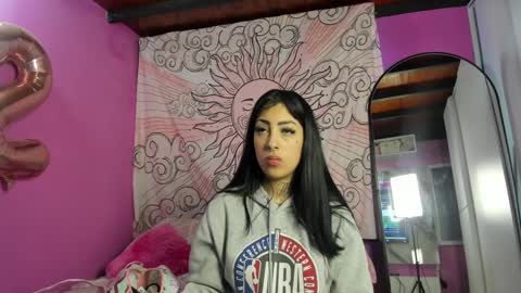my main account is missnickeloo online show from 09-17-25, 08:10