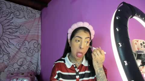 my main account is missnickeloo online show from 09-24-25, 07:06