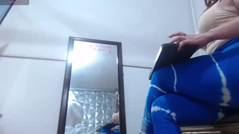 Snapshot of naomi_windsor chatting on 09-15-25, 09:26 Isabella online show from 09-15-25, 09:26