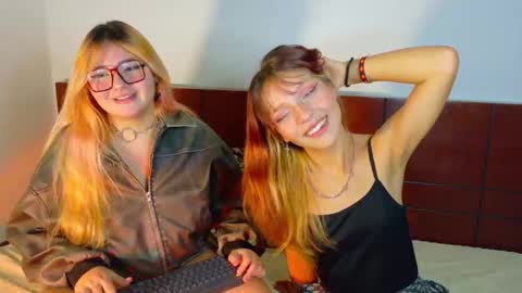 Snapshot of naomiandtsuki chatting on 03-22-26, 06:50 Naomi and Tsuki online show from 03-22-26, 06:50