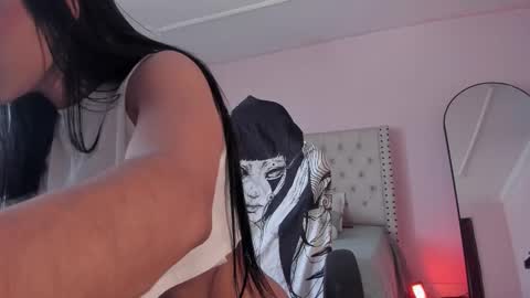 Snapshot of naomibrinks1 chatting on 11-02-25, 05:15 Heidy online show from 11-02-25, 05:15