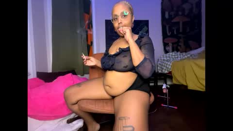 Naomigiirl6 online show from 12-28-24, 11:48