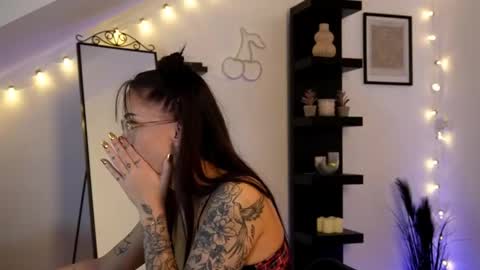 naomii_20 online show from 10-24-25, 01:18