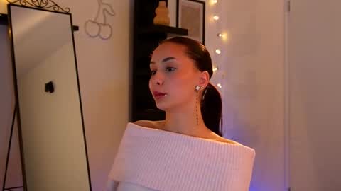 naomii_20 online show from 11-18-25, 08:46