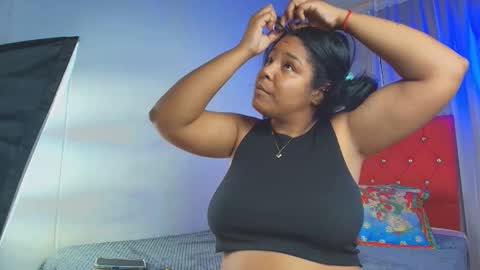 Naomi Campbel online show from 10-12-25, 01:43