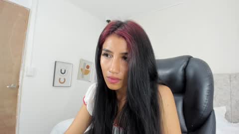 naomiiii   online show from 12-12-24, 02:15
