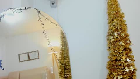 naomiiii   online show from 12-21-24, 11:34