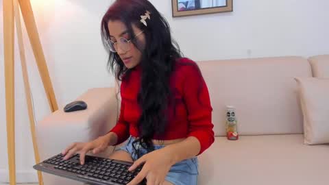 naomiiii   online show from 12-27-24, 11:53