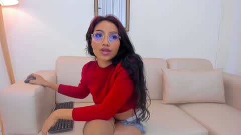 naomiiii   online show from 12-28-24, 02:54