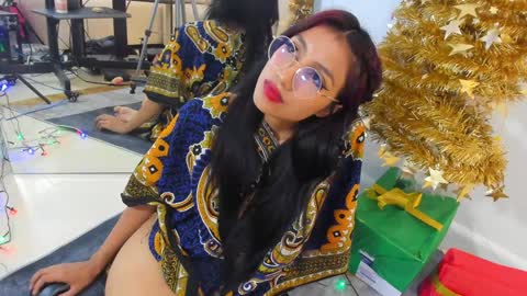 naomiiii   online show from 01-02-25, 10:22