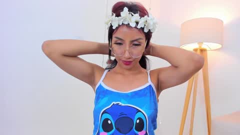 naomiiii   online show from 01-03-25, 07:07