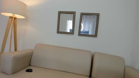 naomiiii   online show from 01-07-25, 06:45