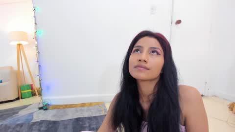 naomiiii   online show from 01-10-25, 01:21