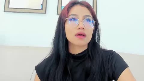 naomiiii   online show from 03-08-25, 07:09