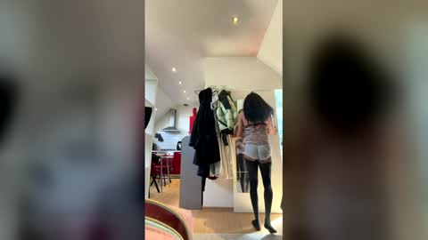 naomikandra online show from 04-25-26, 10:29