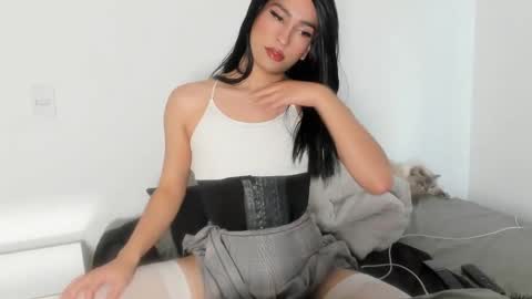 Naomi Moore online show from 10-19-25, 09:15