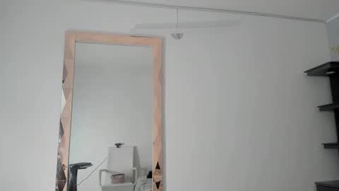 Snapshot of naomisaenz01 chatting on 04-17-26, 07:39 naomisaenz01 online show from 04-17-26, 07:39