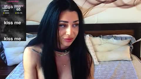 Snapshot of naomiscarlett chatting on 05-25-26, 05:35 NaomiScarlett online show from 05-25-26, 05:35