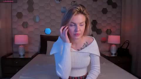 Naomi online show from 10-04-25, 07:23