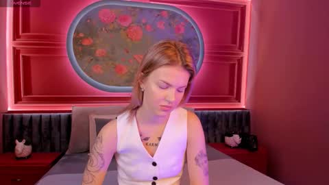 Naomi online show from 10-10-25, 07:35