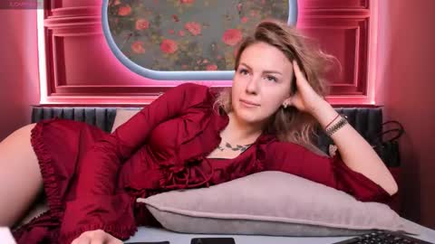 Naomi online show from 10-15-25, 07:14