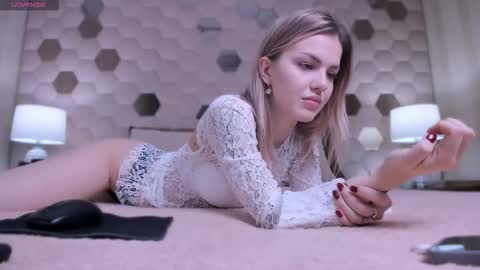 Naomi online show from 11-08-25, 07:45