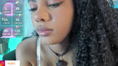 Snapshot of naomixjones1 chatting on 11-16-25, 04:40 Naomi online show from 11-16-25, 04:40