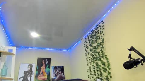 naomy online show from 12-24-24, 02:10