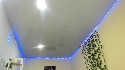 naomy online show from 12-16-24, 01:42