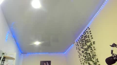 naomy online show from 12-31-24, 01:47