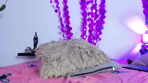 Naomy online show from 03-08-25, 05:11