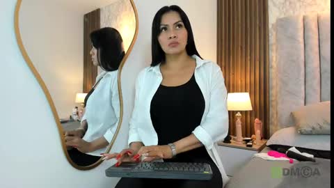 Naomy Smith online show from 03-01-25, 06:43