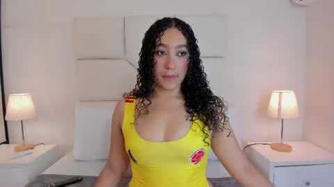 Snapshot of naomycambels chatting on 07-07-26, 07:07 naomycambels online show from 07-07-26, 07:07