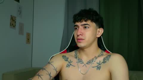 Snapshot of naranjo_seb chatting on 09-30-25, 04:39 sebastian online show from 09-30-25, 04:39