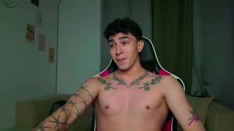 Snapshot of naranjo_seb chatting on 10-04-25, 05:38 sebastian online show from 10-04-25, 05:38