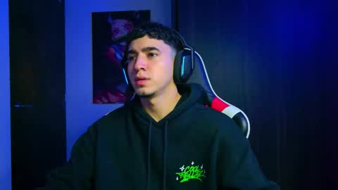 Snapshot of naranjo_seb chatting on 11-05-25, 03:23 sebastian online show from 11-05-25, 03:23