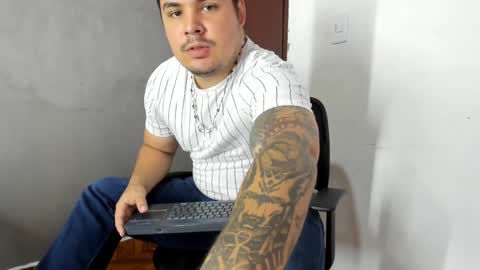 Snapshot of narciso_kh chatting on 01-09-25, 01:13 deibyd online show from 01-09-25, 01:13