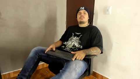Snapshot of narciso_kh chatting on 01-14-25, 01:49 deibyd online show from 01-14-25, 01:49