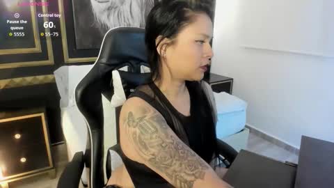 Snapshot of nare_celebi chatting on 10-14-25, 08:09 N A R E online show from 10-14-25, 08:09