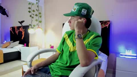 Nascary Fox online show from 10-21-25, 08:31